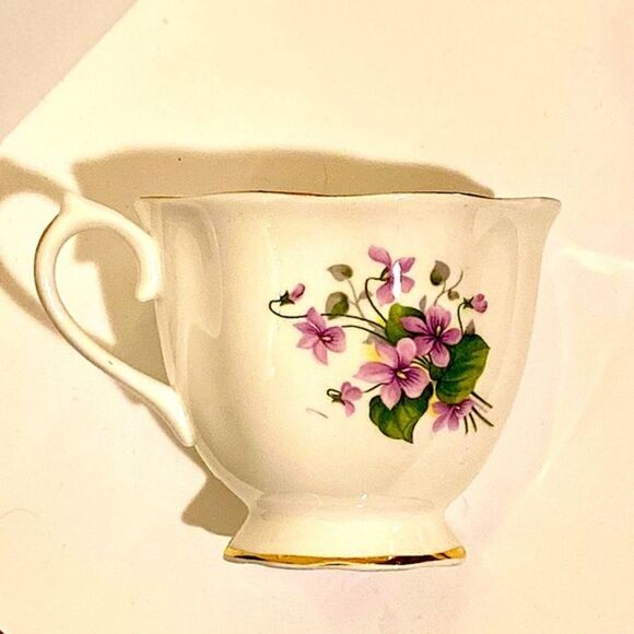 Royal Albert Purple Violets Tea Cup & Saucer - Picture 4 of 5